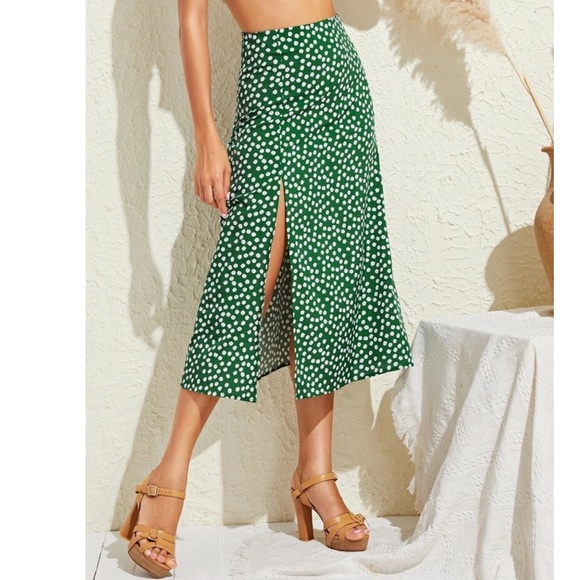 NWOT Shein Green & White Floral Daisy Printed Side Slit Skirt - Picture 5 of 5